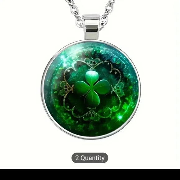 Retro Green 4-leaf Clover Pattern Round Pendant Necklace, NWT..stainless - Picture 1 of 4